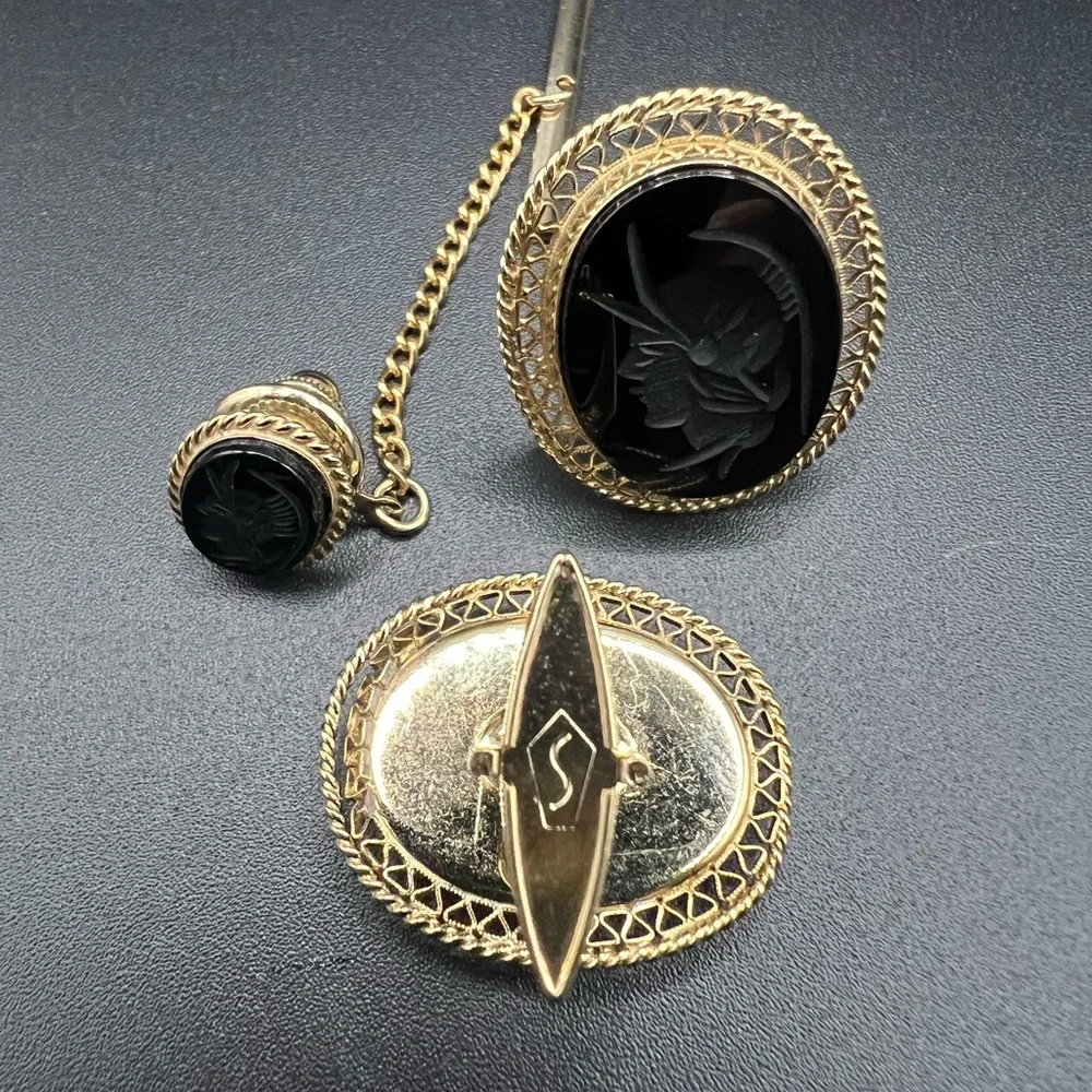 Vintage Swank Intagilo Carved Knight/Roman/Spartan Cufflinks and Tie Tack Set - Picture 3 of 7